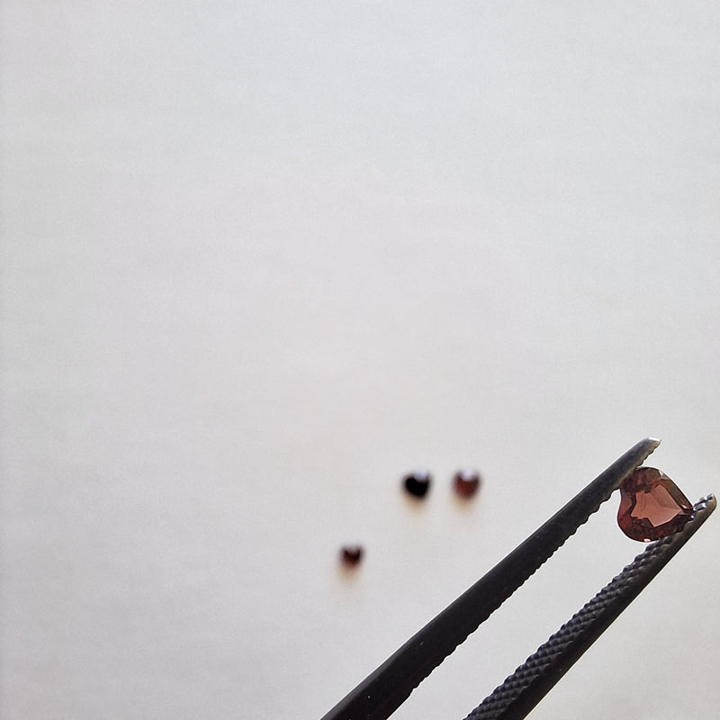 Garnet heart shape 3.5mm-5mm stone -Cape diamond Exchange Cape town