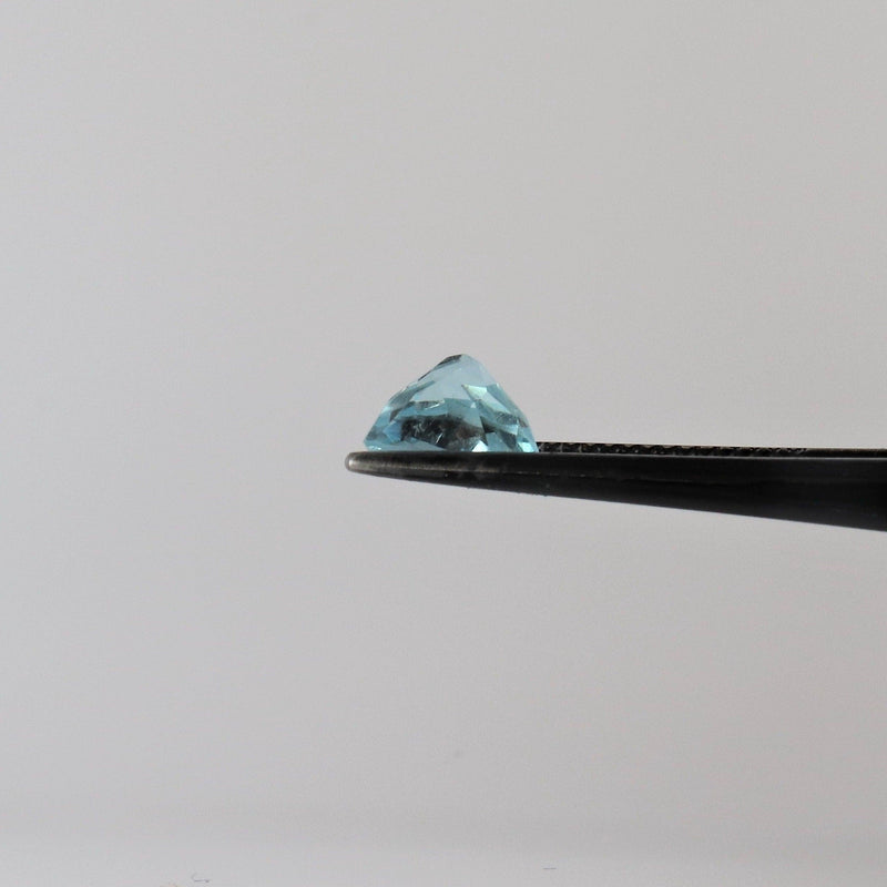 6.5mm x 8.1mm Oval Aquamarine Stone with bottom view - cape diamond exchange