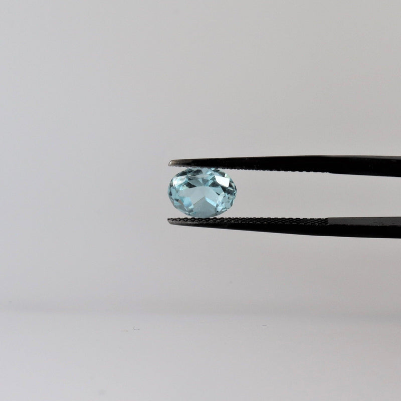 6.5mm x 8.1mm Oval Aquamarine Stone with side view - cape diamond exchange