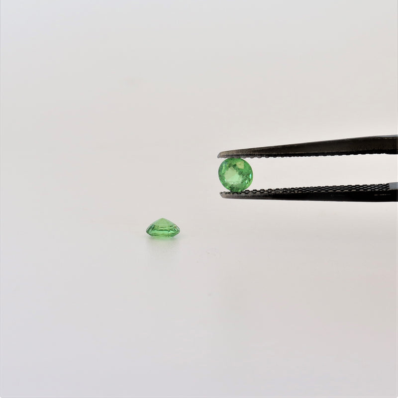 4.0 and 4.2mm Round Tsavorite stone.