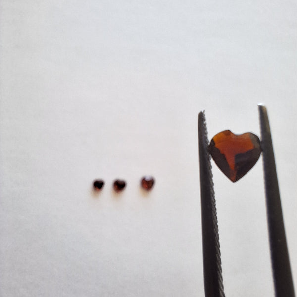 Garnet heart shape 3.5mm-5mm stone - Cape diamond exchange Cape town