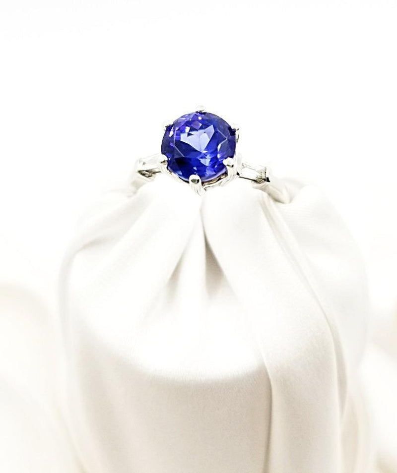 18 kt White Gold Tanzanite and Baguettes Ring - Cape Diamond Exchange