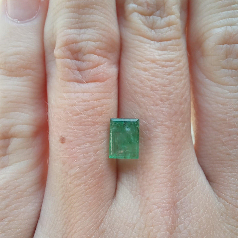 15.85ct Emerald Stone with finger view - cape diamond exchange
