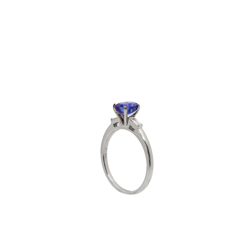 Tanzanite and Diamond Ring set in White Gold