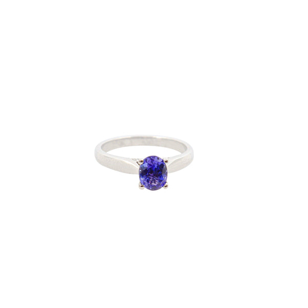 Oval Tanzanite set in White Gold ring