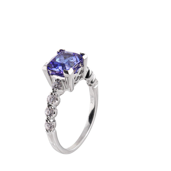 White Gold Ring with Tanzanite and Diamonds