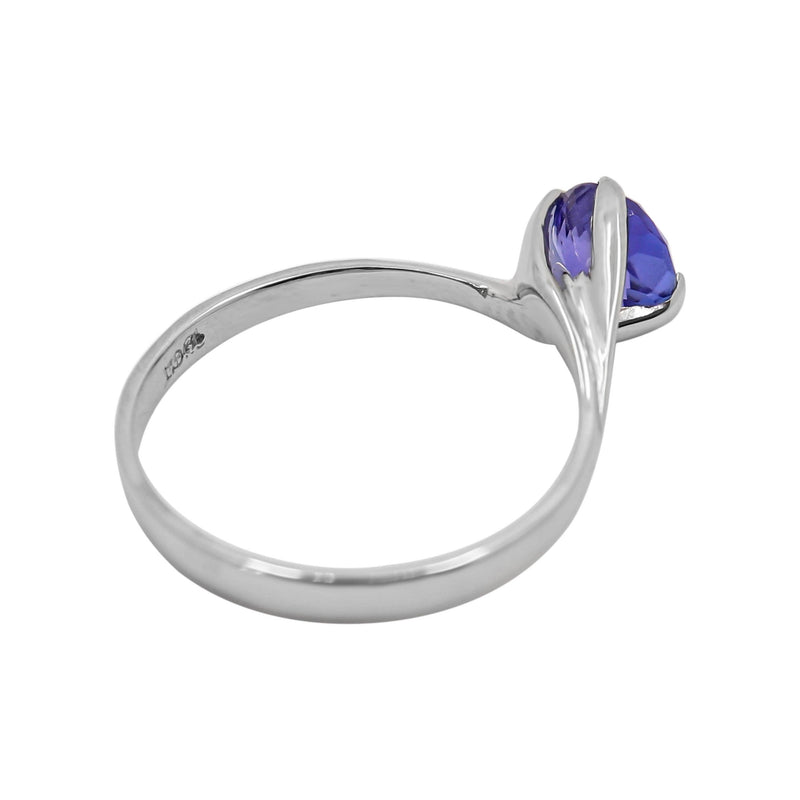 Solitaire Tanzanite Ring set in 18 kt White Gold