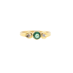 Green Beryl and Diamond Ring set in 18 kt Yellow Gold