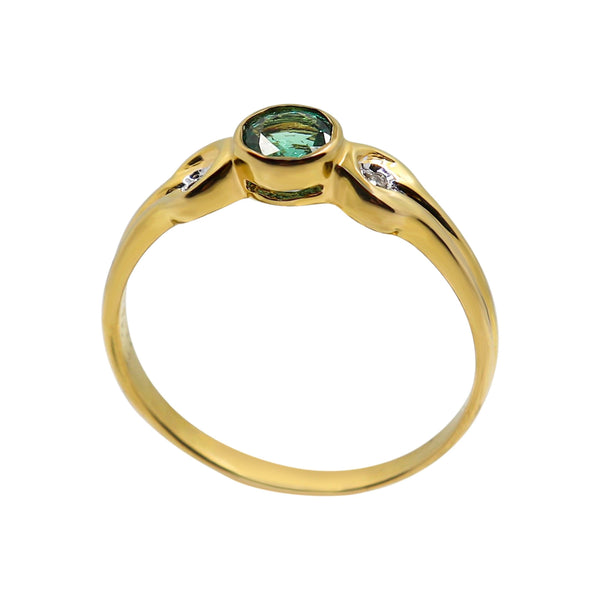 Green Beryl and Diamond Ring set in 18 kt Yellow Gold