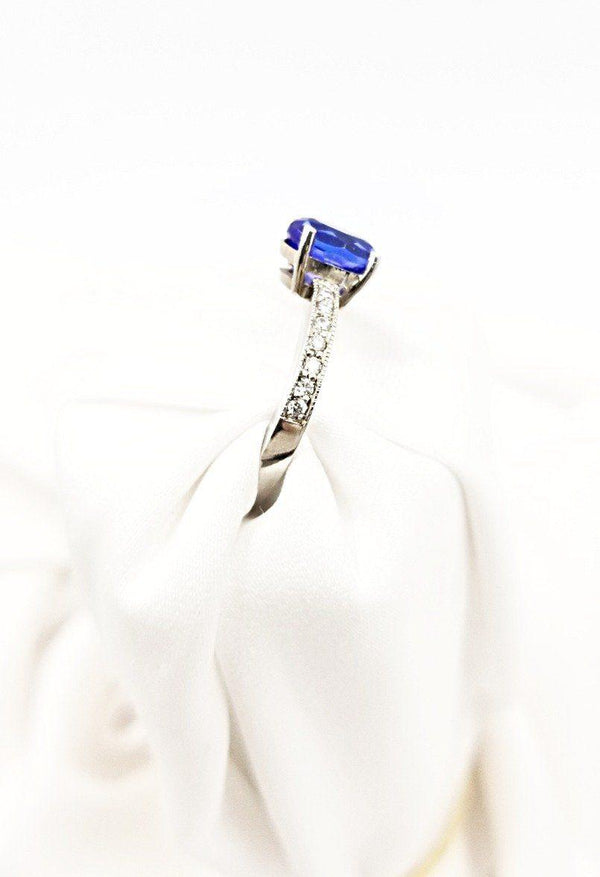 18 kt White Gold Oval Tanzanite and Diamond Ring - Cape Diamond Exchange