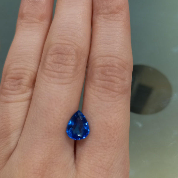 2.50ct Pear Tanzanite with side view - cape diamond exchange