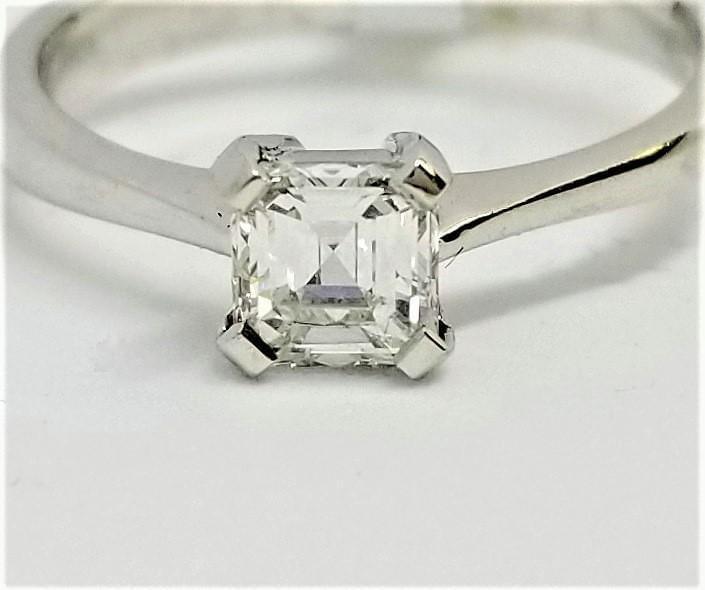 18 kt White Gold Diamond Ring - Cape Diamond Exchange