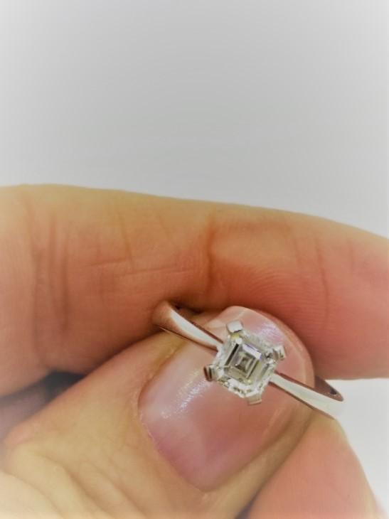 18 kt White Gold Diamond Ring - Cape Diamond Exchange