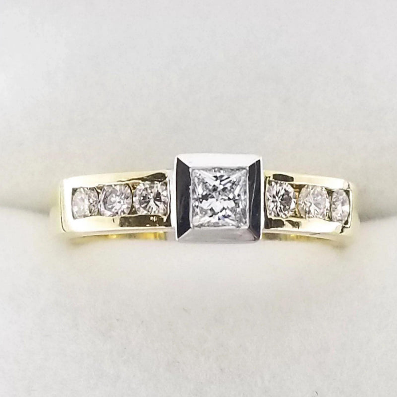 18 kt White and Yellow Gold Ring with A Princess Cut Center Diamond - Cape Diamond Exchange
