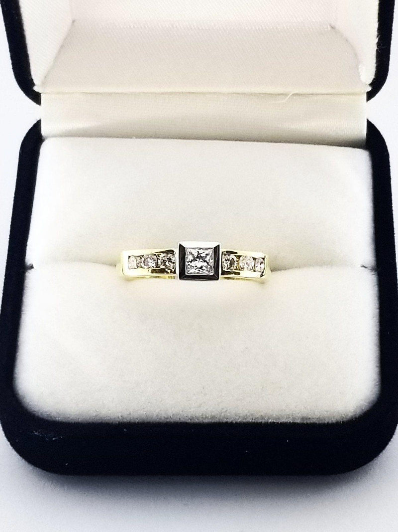 18 kt White and Yellow Gold Ring with A Princess Cut Center Diamond - Cape Diamond Exchange