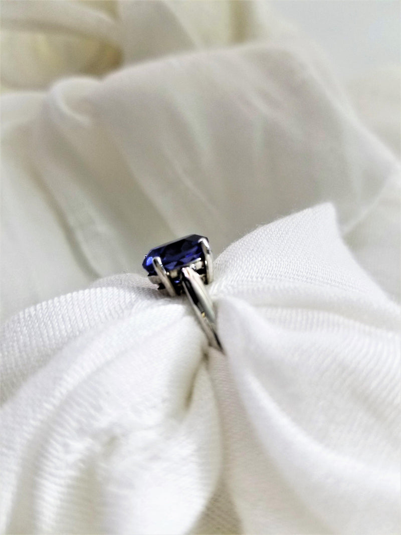 18 kt White Gold Oval Tanzanite Ring - Cape Diamond Exchange