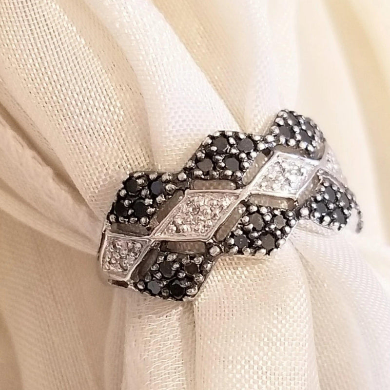 Black and White Diamonds Zigzag Ring - Cape Diamond Exchange