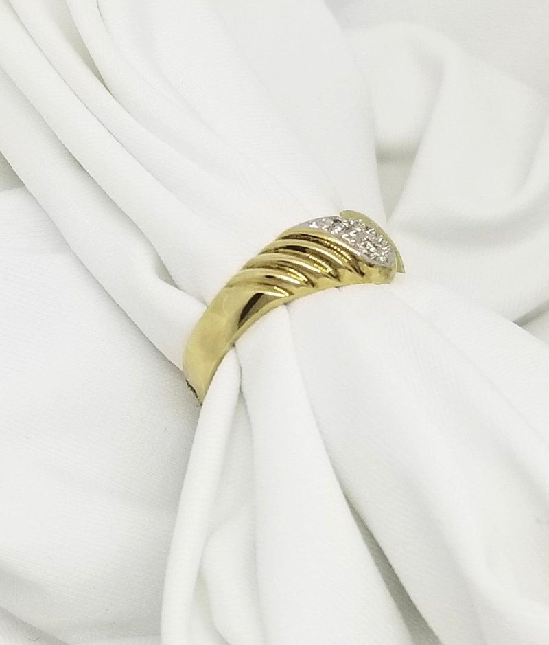 9 kt Yellow Gold Ring with Grooves and Diamonds - Cape Diamond Exchange