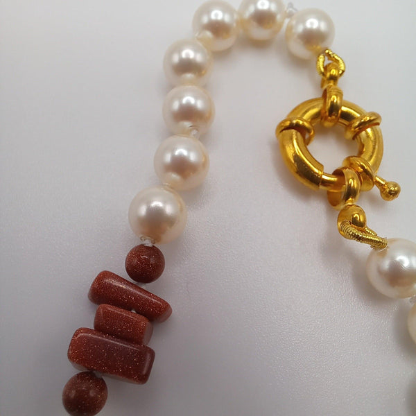 This piece is for those playful women that are more than happy to mix things up when it comes to wearing pearls. Such women have a real sense of fun and like to be a little more original.  Cape Diamond Exchnge