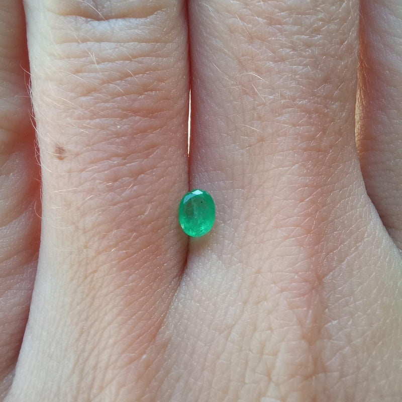 3.3mmx4.3mm Oval Emerald Stone - cape diamond exchange