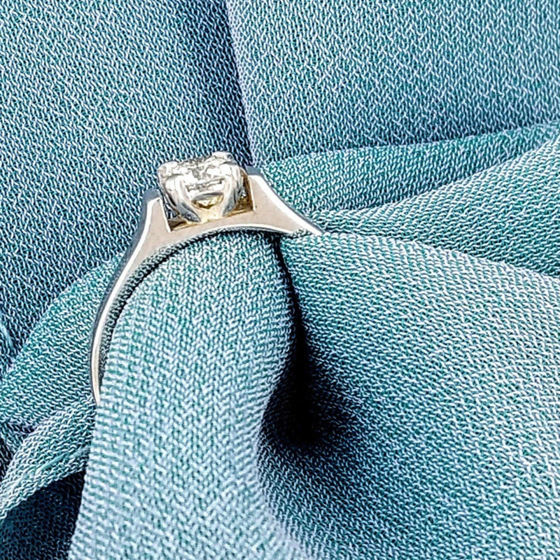 9 kt White Gold Diamond Ring - Cape Diamond Exchange