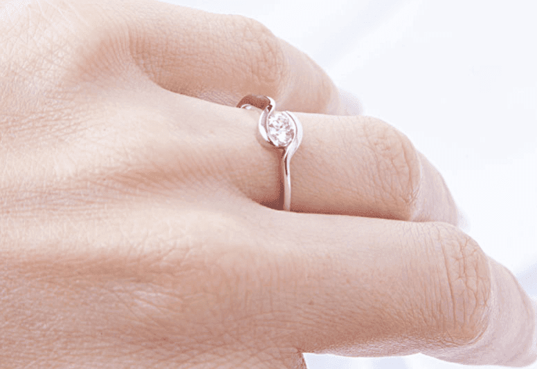 9 kt White Gold Diamond Ring with a Hug - Cape Diamond Exchange