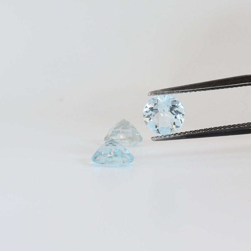 7mm Sky Blue Round Topaz Stone with front view tweezer - cape diamond exchange