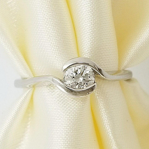 9 kt White Gold Diamond Ring with a Hug - Cape Diamond Exchange