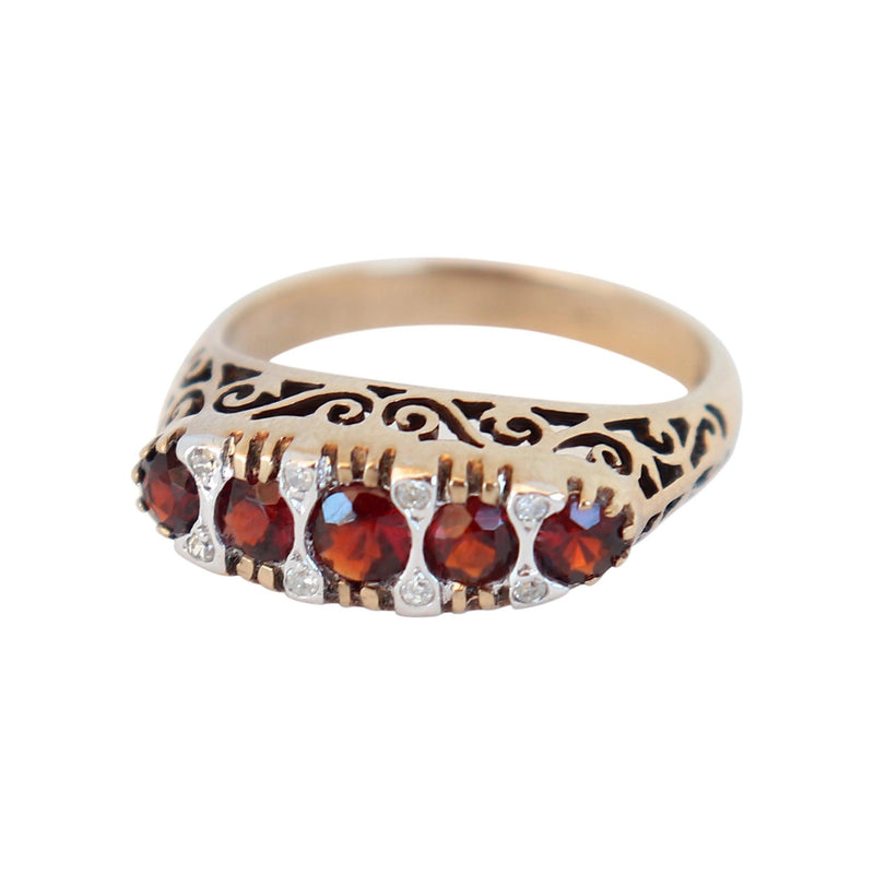 9 kt Yellow Gold and Oval Garnet Ring with Diamonds