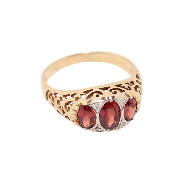 Fancy Garnet and Diamond Ring set in 9 kt Yellow Gold