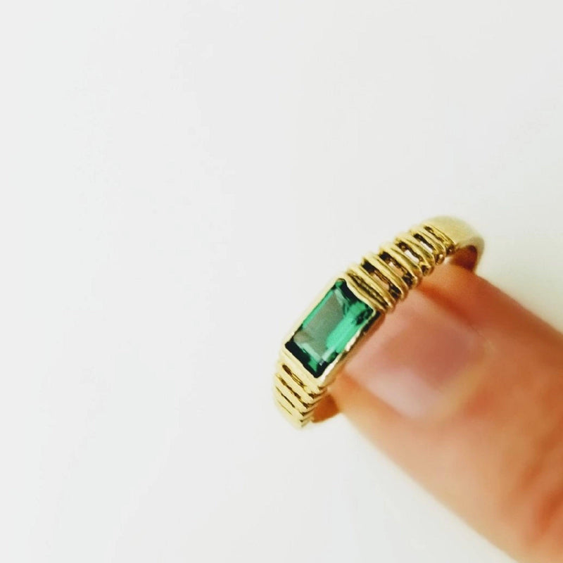 9kt Yellow Gold Ribbed Green Stone Ring - Cape Diamond Exchange