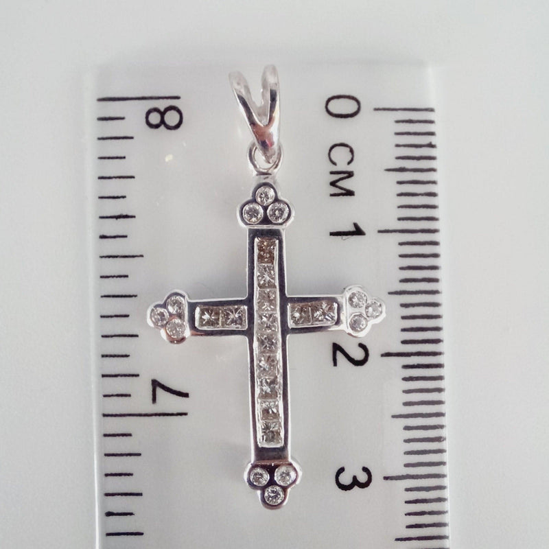 18kt White Gold Diamond Cross with Clover Tips with measurements - cape diamond exchange