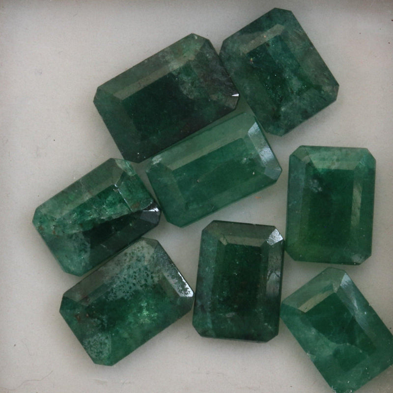 4.25ct Emerald Stone with different views - cape diamond exchange