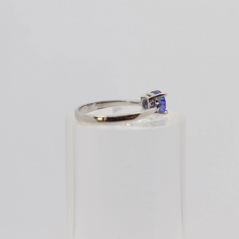 Round Tanzanite Ring in 9 kt White Gold