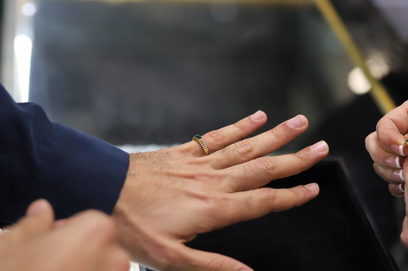 Yellow Gold unisex ring with a green glass stone