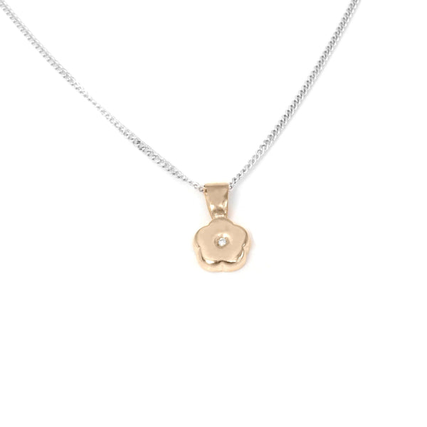 Yellow Gold Clover Pendant front view - cape diamond exchange