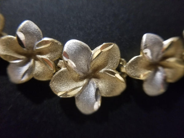 9 kt White and Yellow Gold flower Necklace - Cape Diamond Exchange