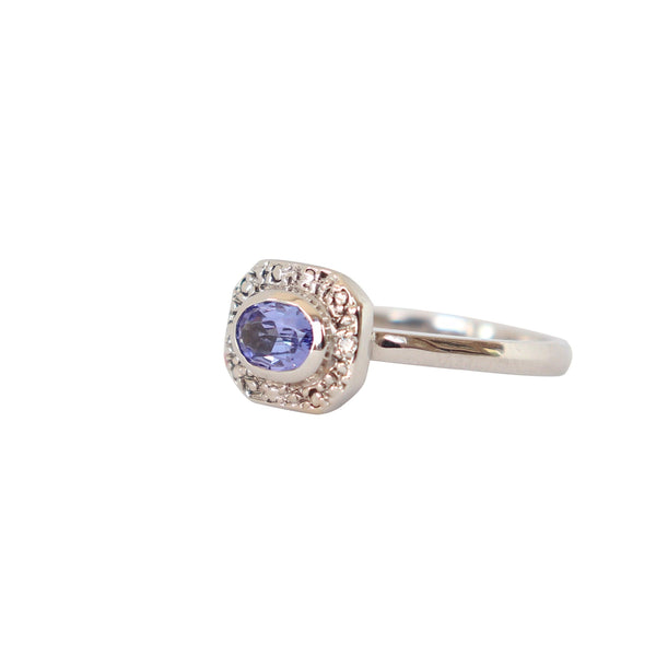 Vintage-inspired 18 kt White Gold and Tanzanite Ring - Cape Diamond Exchange