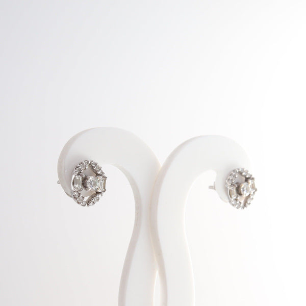 18kt Oval Shaped Diamond Stud Earrings with side view - cape diamond exchange